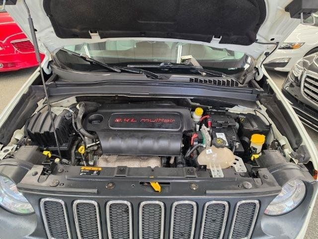 Used 2016 Jeep Renegade Latitude FWD image 39