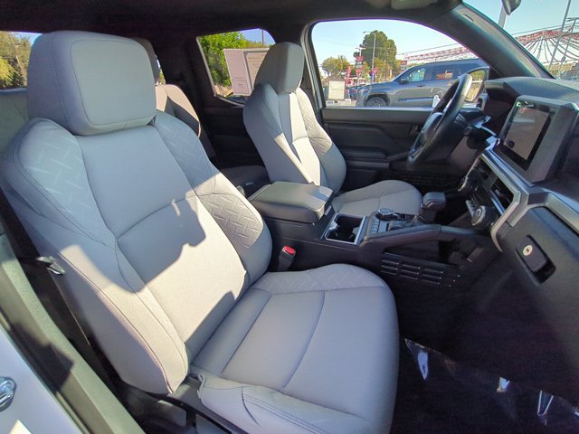 Used 2026 Toyota Tacoma SR5 AWD/4WD image 5