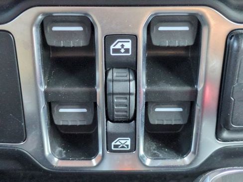 Used 2024 Jeep Wrangler Unlimited Sahara w/ Technology Group AWD/4WD image 24