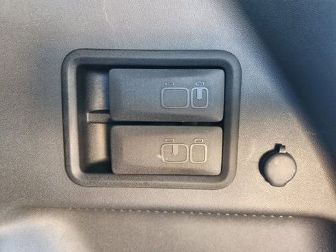 Used 2023 Chevrolet Equinox RS image 35