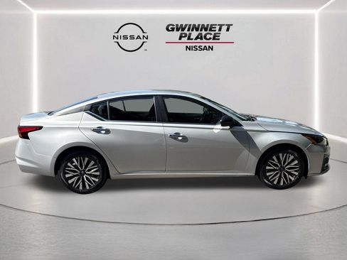 Certified 2024 Nissan Altima 2.5 SV FWD image 24