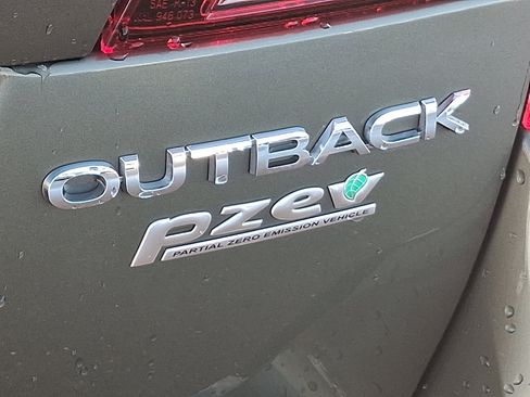 Used 2017 Subaru Outback 2.5i Premium image 31