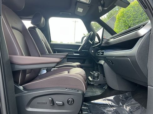 Used 2025 Volkswagen ID. Buzz Pro S image 30