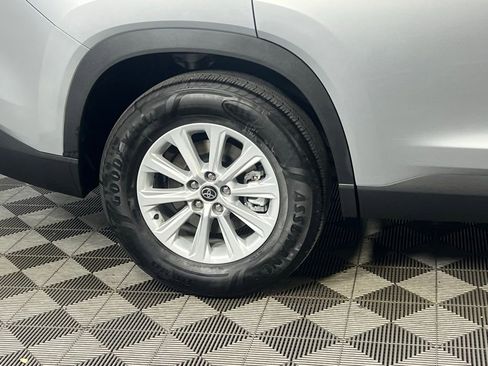 Used 2025 Toyota Grand Highlander AWD image 13