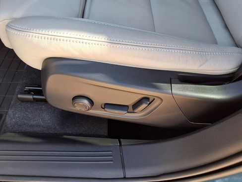 Certified 2023 Volvo XC40 B4 Plus w/ Driver Assist Package image 22