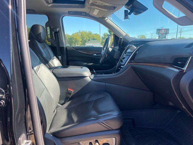 Used 2020 Cadillac Escalade Luxury AWD/4WD image 24