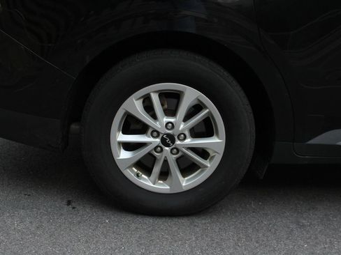 Used 2024 Kia Carnival LX FWD image 5