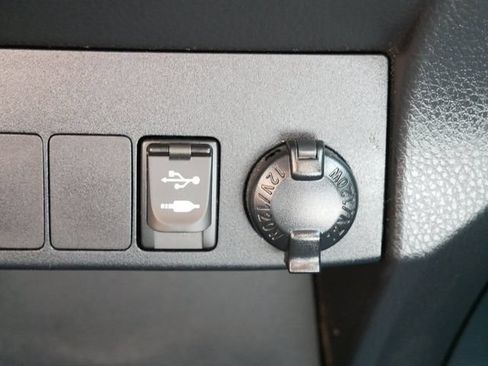 Used 2015 Toyota RAV4 LE AWD/4WD image 23