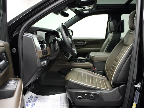 Used 2026 GMC Yukon Denali Ultimate AWD/4WD image 12