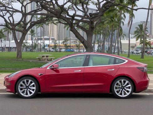 Used 2020 Tesla Model 3 Standard Range Plus image 2