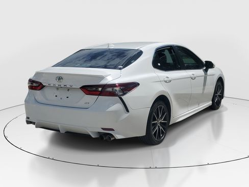 Used 2023 Toyota Camry SE FWD image 3