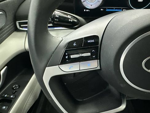 Used 2025 Hyundai Elantra Limited FWD image 25