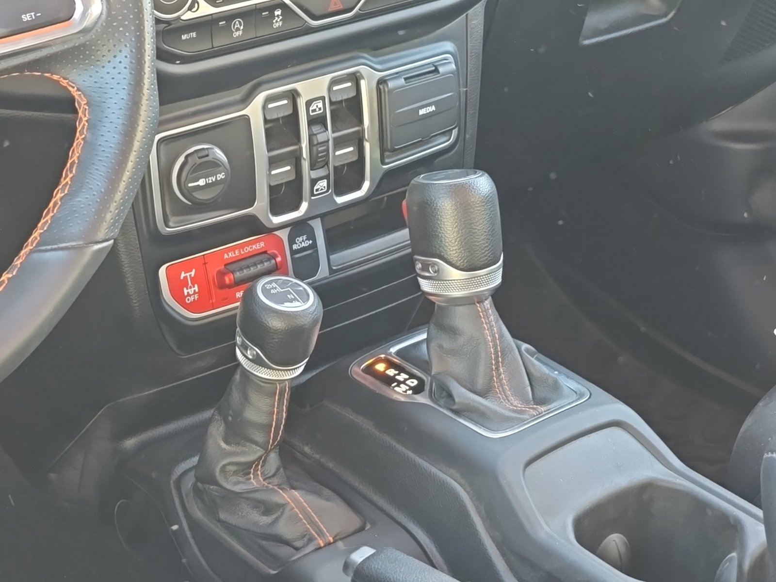 Used 2023 Jeep Gladiator Mojave w/ Trailer Tow Package AWD/4WD image 12