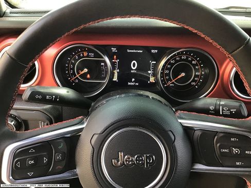 Used 2023 Jeep Gladiator Rubicon w/ LED Lighting Group AWD/4WD image 13