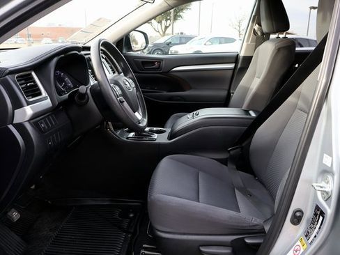 Used 2019 Toyota Highlander LE image 26