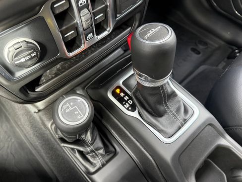 Used 2025 Jeep Gladiator Sport image 28