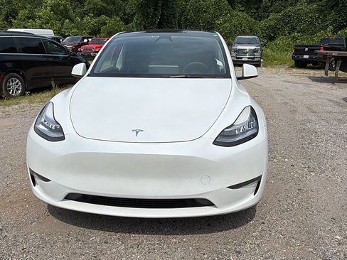 Used 2023 Tesla Model Y AWD image 3