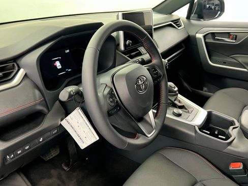 Used 2025 Toyota RAV4 SE image 14