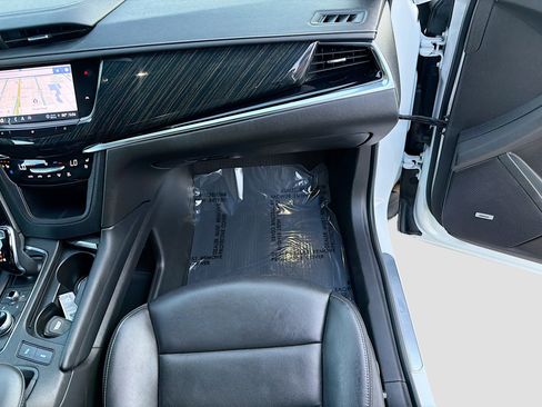 Used 2021 Cadillac XT6 Premium Luxury image 18