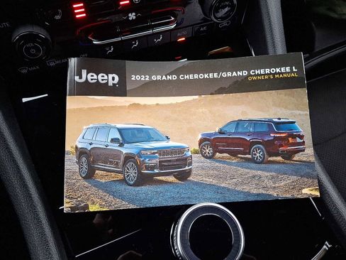Used 2022 Jeep Grand Cherokee Altitude image 25