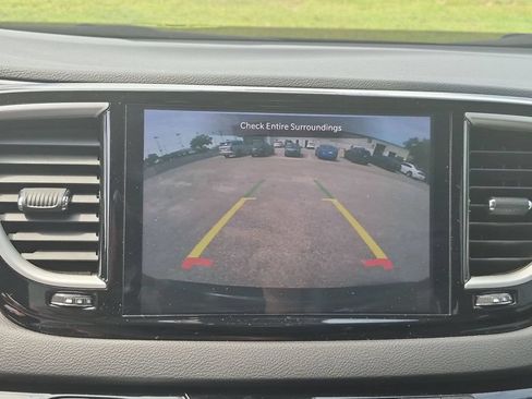 Used 2024 Chrysler Pacifica Touring-L FWD image 24