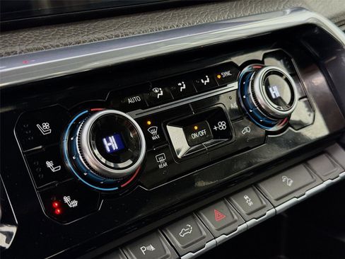 Used 2024 GMC Sierra 3500 Denali w/ Denali Reserve Package image 16