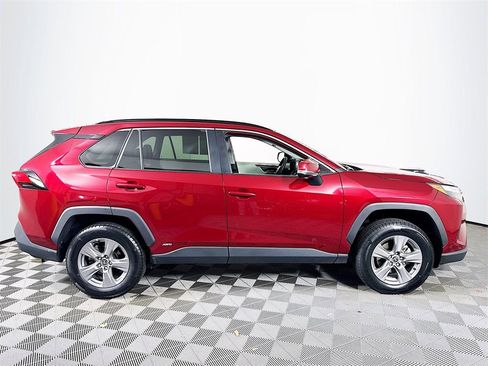 Used 2022 Toyota RAV4 XLE image 8