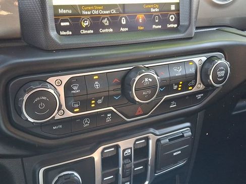 Used 2023 Jeep Wrangler Unlimited Sahara w/ Cold Weather Group AWD/4WD image 15