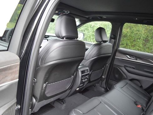 New 2025 Jeep Grand Cherokee Limited w/ Trailer Tow Package AWD/4WD image 30