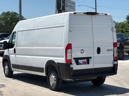 Used 2025 RAM ProMaster 2500 w/ Convenience Group FWD image 3