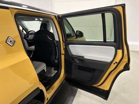 Used 2023 Rivian R1S Adventure AWD/4WD image 19