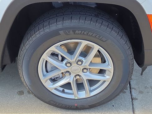 New 2025 Jeep Grand Cherokee L Laredo w/ Luxury Tech Group I image 7