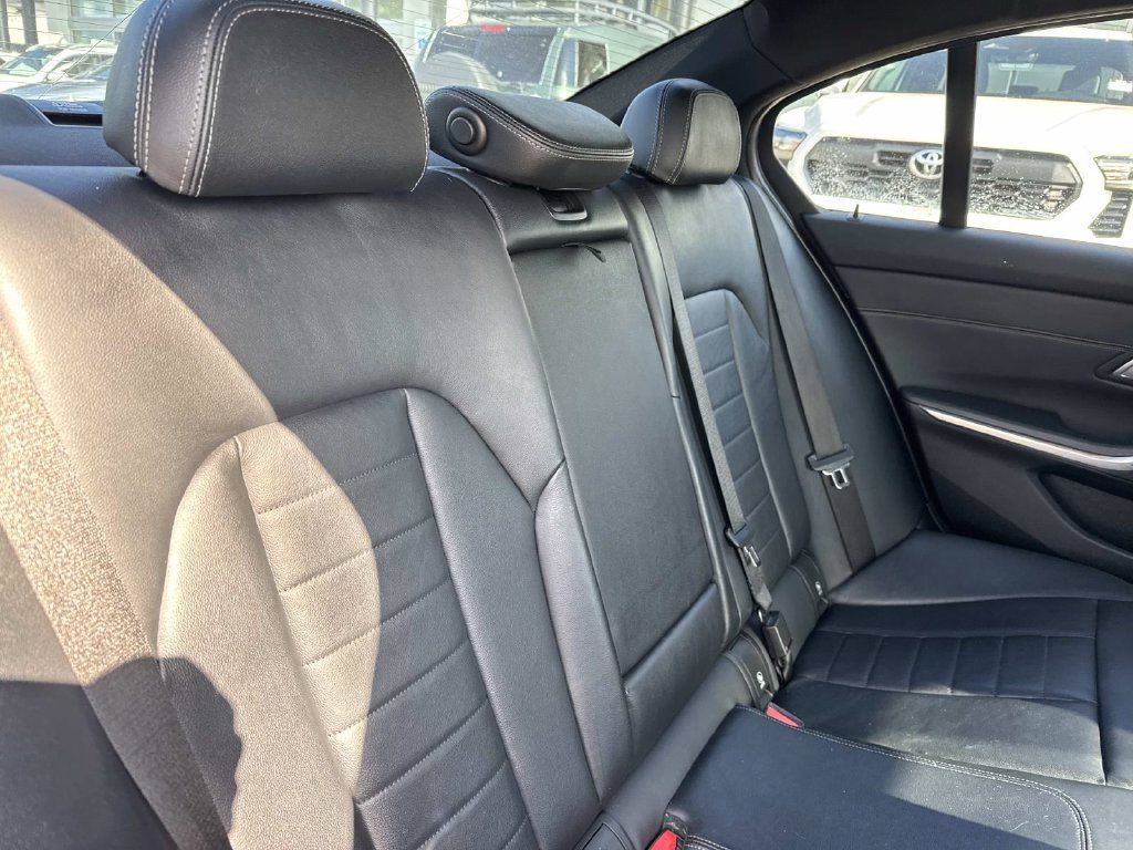 Used 2019 BMW 330i Sedan w/ M Sport Package RWD image 9