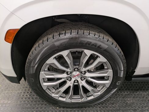 Used 2021 GMC Yukon Denali w/ Denali Premium Package image 7