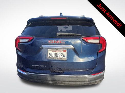 Used 2023 GMC Terrain SLT image 2