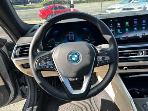 Used 2023 BMW i4 eDrive40 image 22