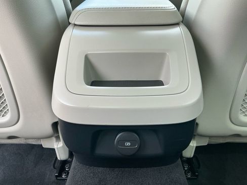 Used 2024 Volvo V60 B5 Cross Country Plus image 21