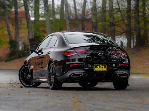 Used 2022 Mercedes-Benz CLA 250 image 3