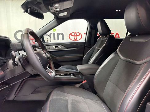 Used 2025 Ford Explorer ST image 25