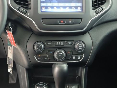 Used 2022 Jeep Cherokee Latitude w/ Sun & Sound Group image 20