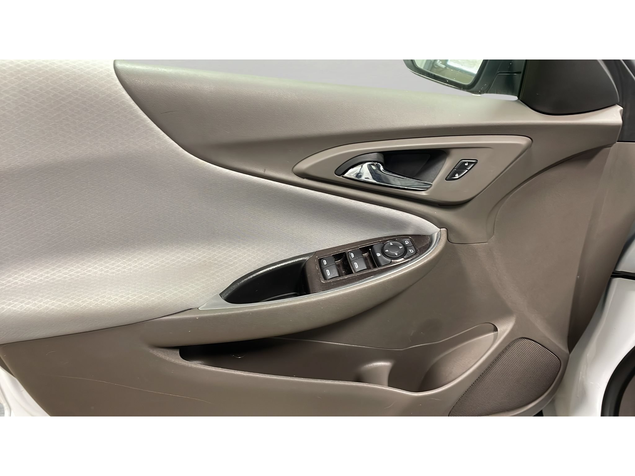 Used 2021 Chevrolet Malibu LT FWD image 14