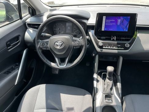 Used 2023 Toyota Corolla Cross LE image 8