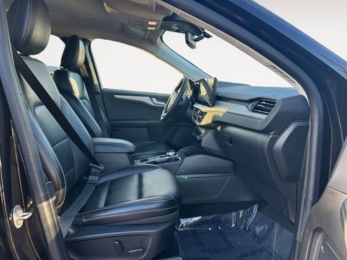 Used 2024 Ford Escape Platinum image 10