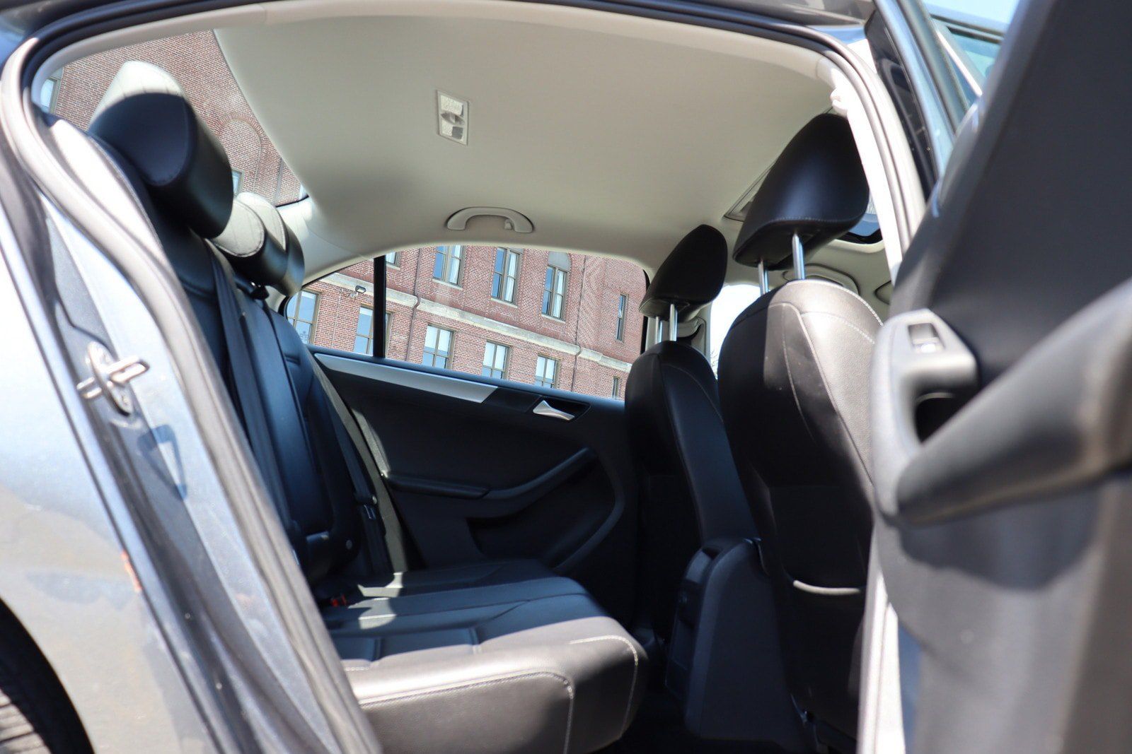 Used 2018 Volkswagen Jetta SE FWD image 16