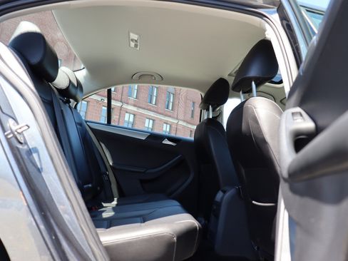 Used 2018 Volkswagen Jetta SE FWD image 16