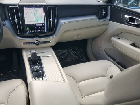 Certified 2023 Volvo XC60 B5 Core w/ Climate Package FWD image 15