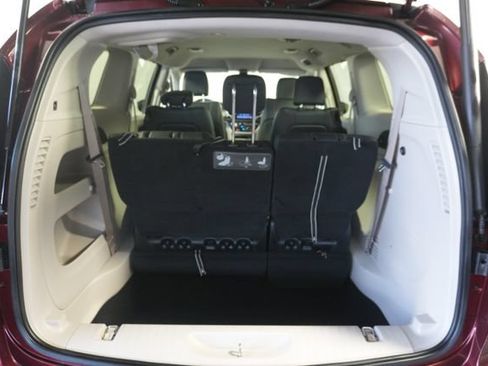 Used 2017 Chrysler Pacifica Touring-L w/ Tire & Wheel Group FWD image 28