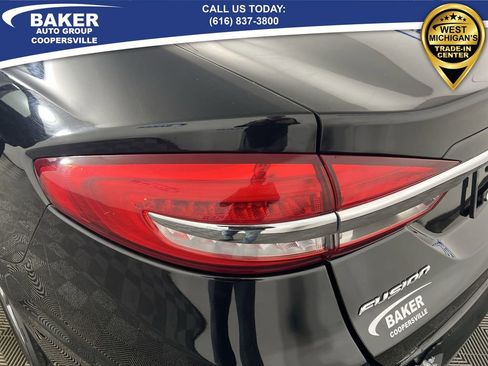 Used 2017 Ford Fusion SE w/ Fusion SE Technology Package image 34