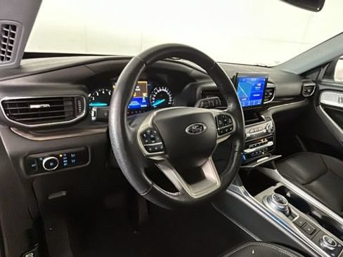 Used 2023 Ford Explorer Limited AWD/4WD image 13