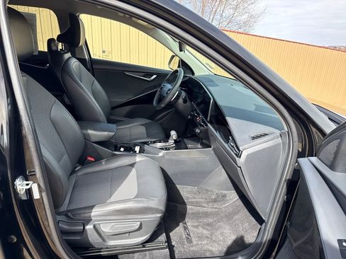 Used 2023 Kia Niro EX FWD image 27
